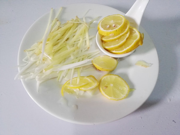 清蒸柠檬石斑鱼步骤3