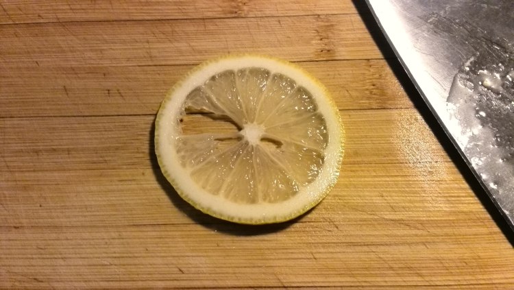 鲜榨蜂蜜柠檬苦瓜芹菜步骤3