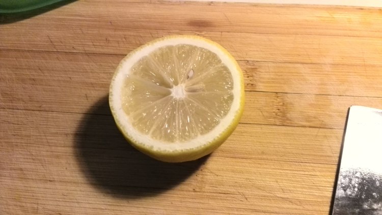 鲜榨蜂蜜柠檬苦瓜芹菜步骤1