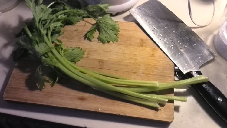 鲜榨柠檬芹菜萝卜汁步骤4