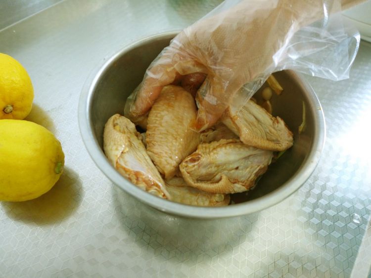 柠檬锡纸包烤鸡翅步骤3
