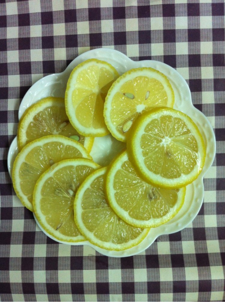 柠檬薏米蜂蜜水步骤1