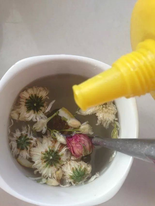 柠檬玫瑰花茶步骤9
