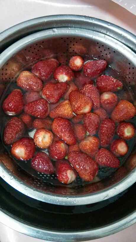 桂花草莓果酱步骤3