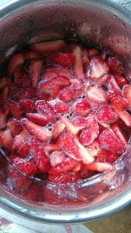 桂花草莓果酱步骤9
