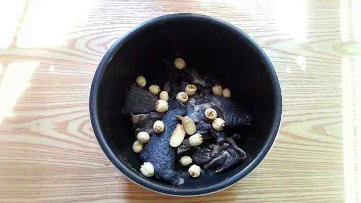 乌鸡木瓜莲子汤步骤4