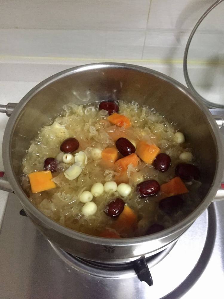 木瓜银耳莲子汤步骤8