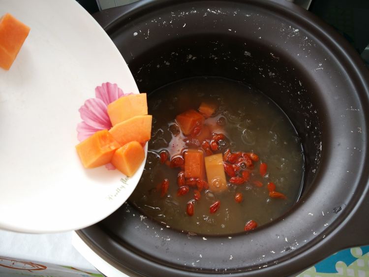 木瓜莲子银耳羹步骤6