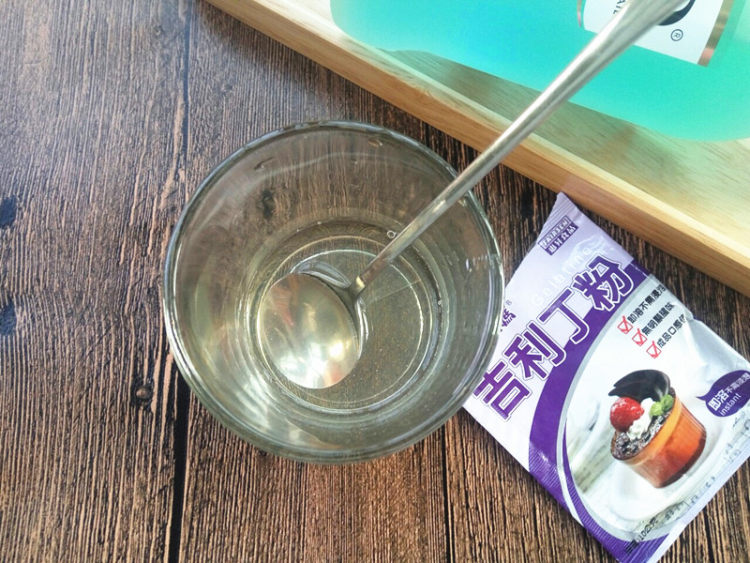木瓜鸡尾酒冻步骤2