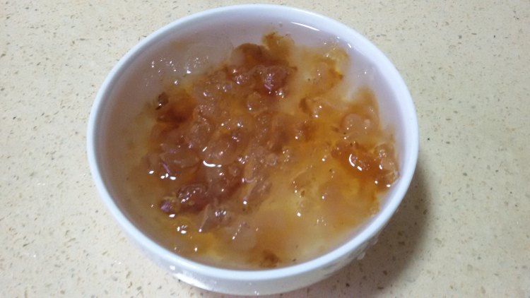牛奶木瓜炖桃胶步骤1