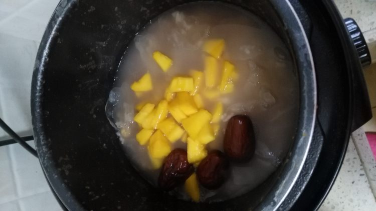 木瓜银耳粥步骤4