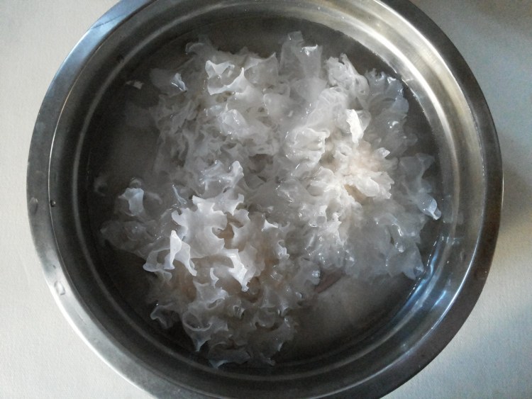 雪耳木瓜羹步骤1