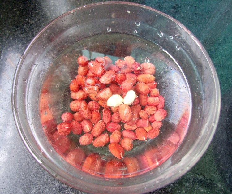 花生木瓜排骨汤步骤2