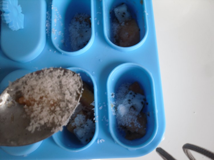 自制水果雪糕步骤5
