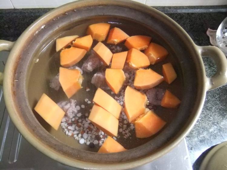 薏米木瓜排骨汤步骤5