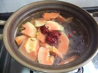 木瓜花生炖鸡脚步骤6