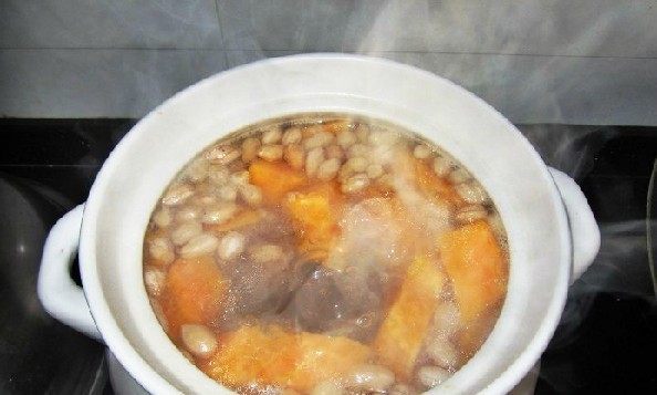 木瓜花生炖鸡爪步骤4