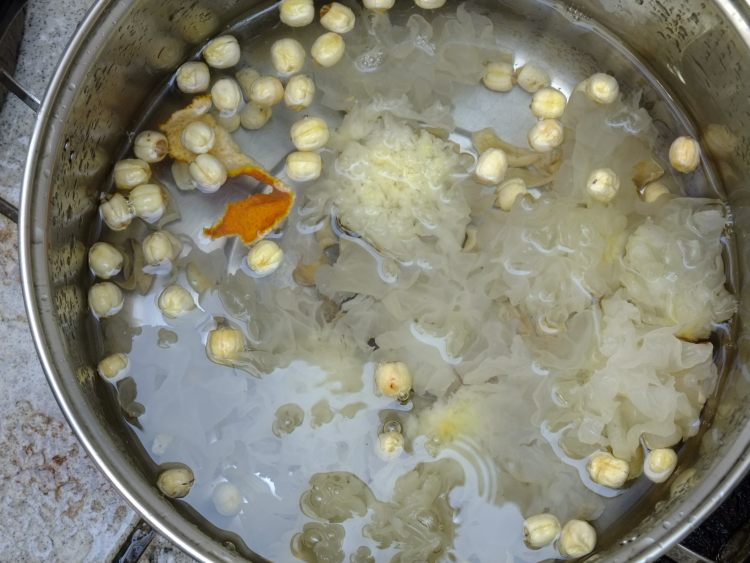 木瓜冰糖炖雪耳步骤6