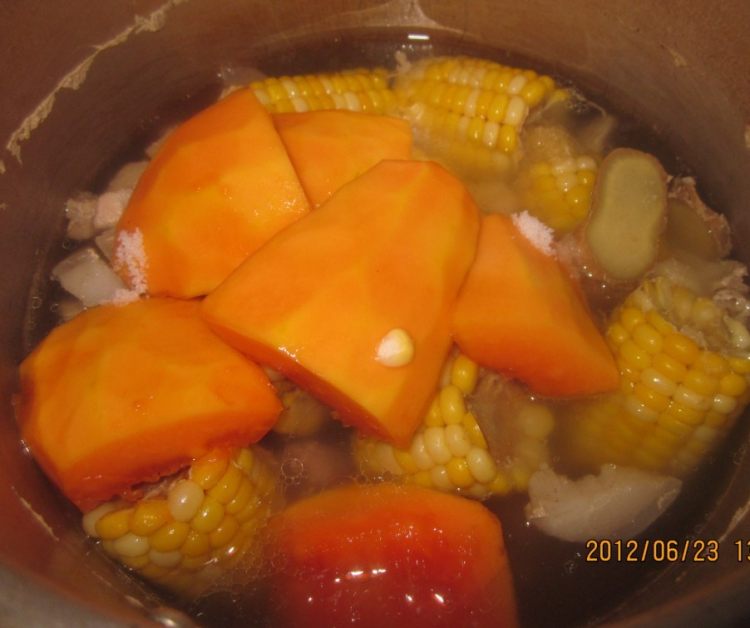 玉米木瓜汤步骤7