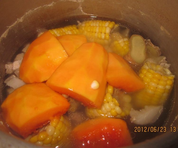 玉米木瓜汤步骤6