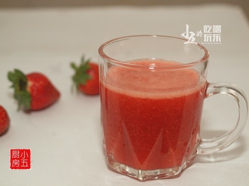 浓郁水果香的草莓汁步骤6