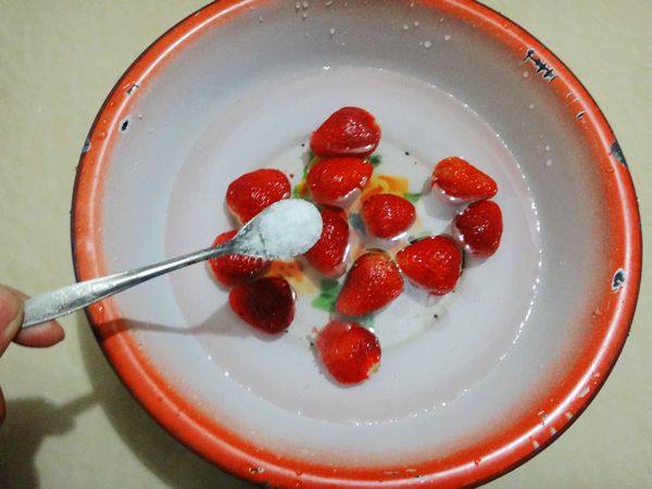 草莓奶糕步骤1