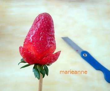 草莓玫瑰花步骤3