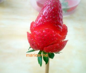 草莓玫瑰花步骤5