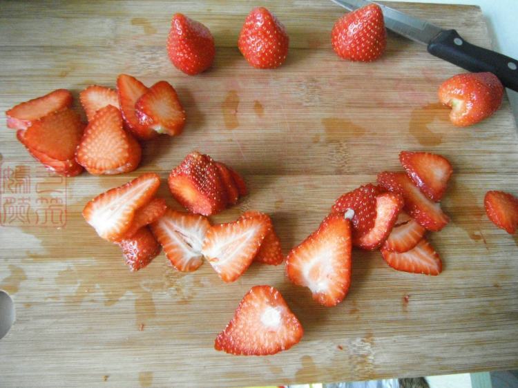 草莓慕斯杯步骤10