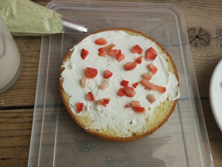 草莓生日蛋糕步骤6