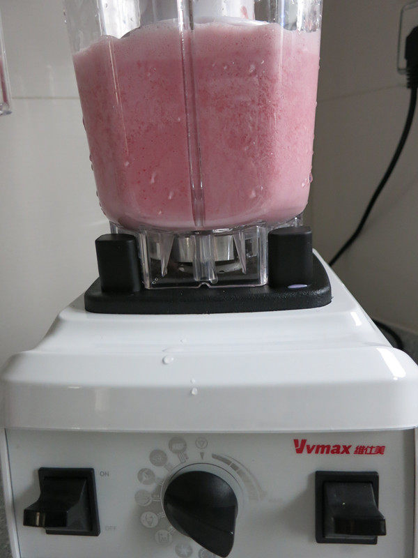 草莓奶汁步骤6