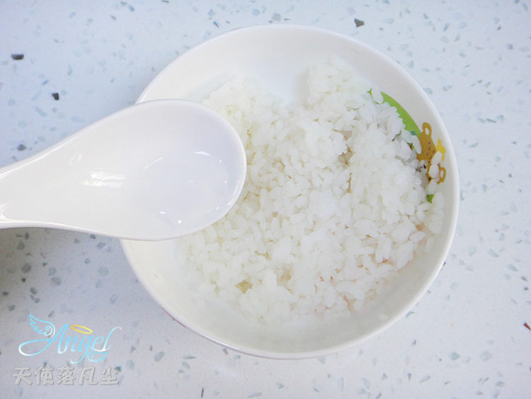 吐司草莓米饭卷步骤4