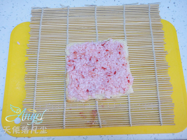 吐司草莓米饭卷步骤7