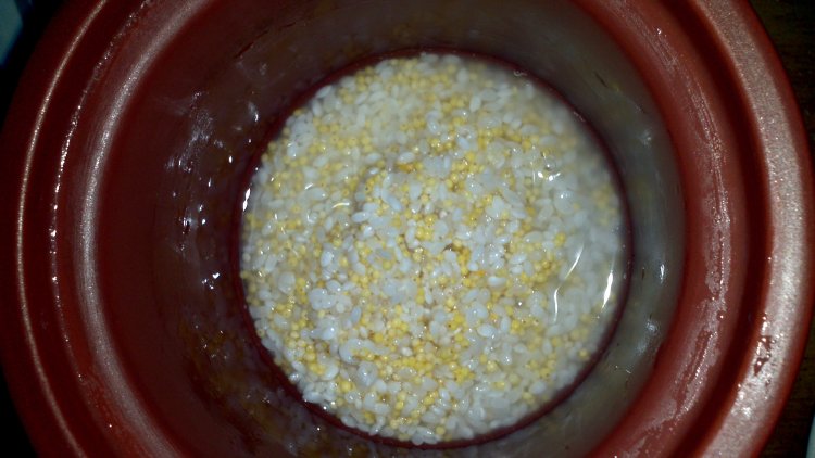 草莓小米粥步骤3