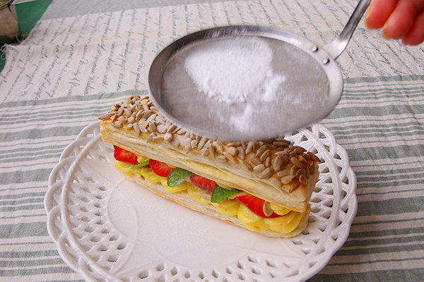 草莓卡仕达千层酥步骤10