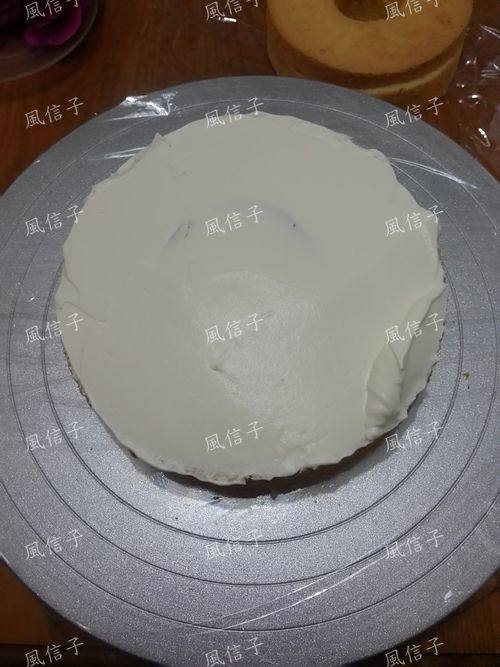 新年草莓蛋糕步骤2
