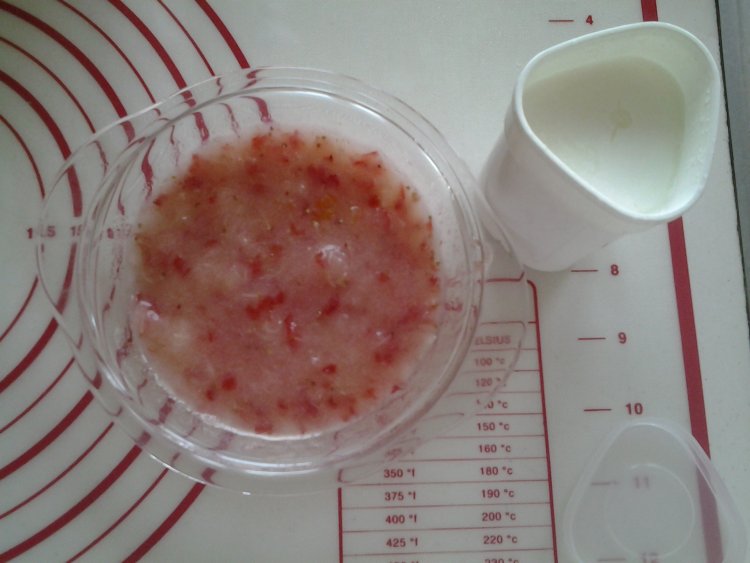 草莓酸奶杯步骤4