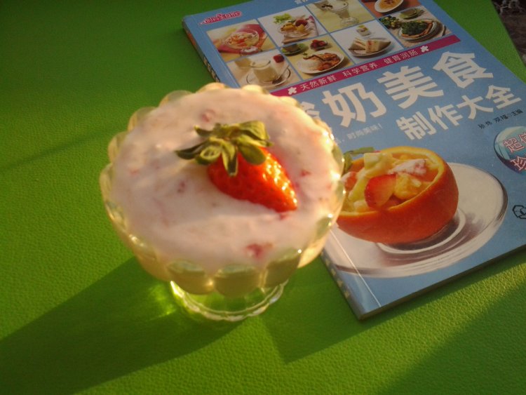 草莓酸奶杯步骤7