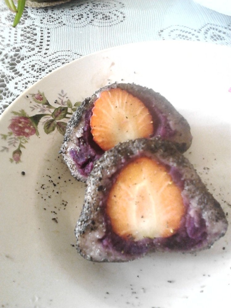 黑米紫薯草莓团步骤12