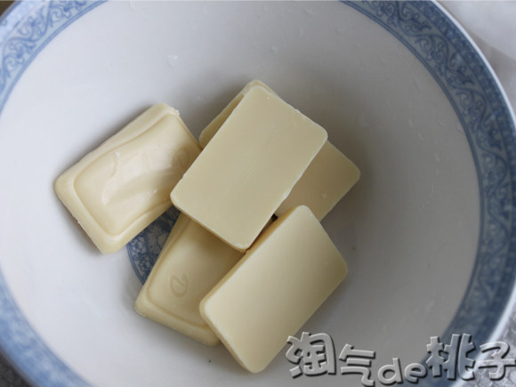 草莓巧克力棒棒糖步骤5