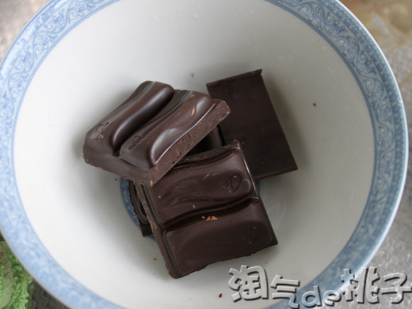 草莓巧克力棒棒糖步骤4