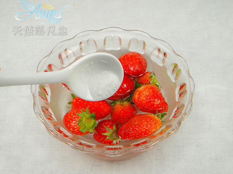 花朵草莓香蕉苹果泥步骤2