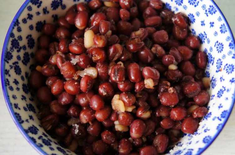 牛奶蜜豆草莓西米露步骤2