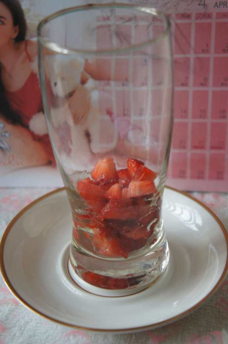 牛奶蜜豆草莓西米露步骤8