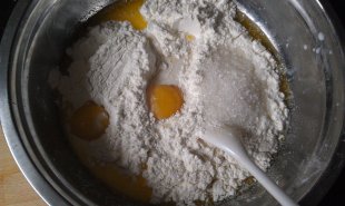 奶香草莓糕饼步骤3