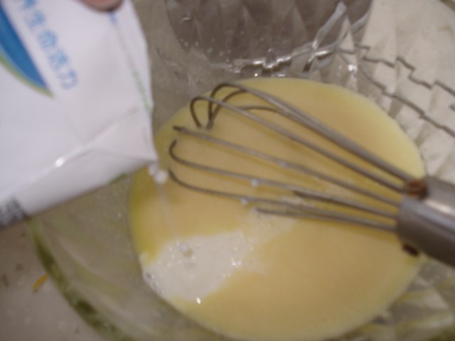 橙皮杏仁杯蛋糕步骤6