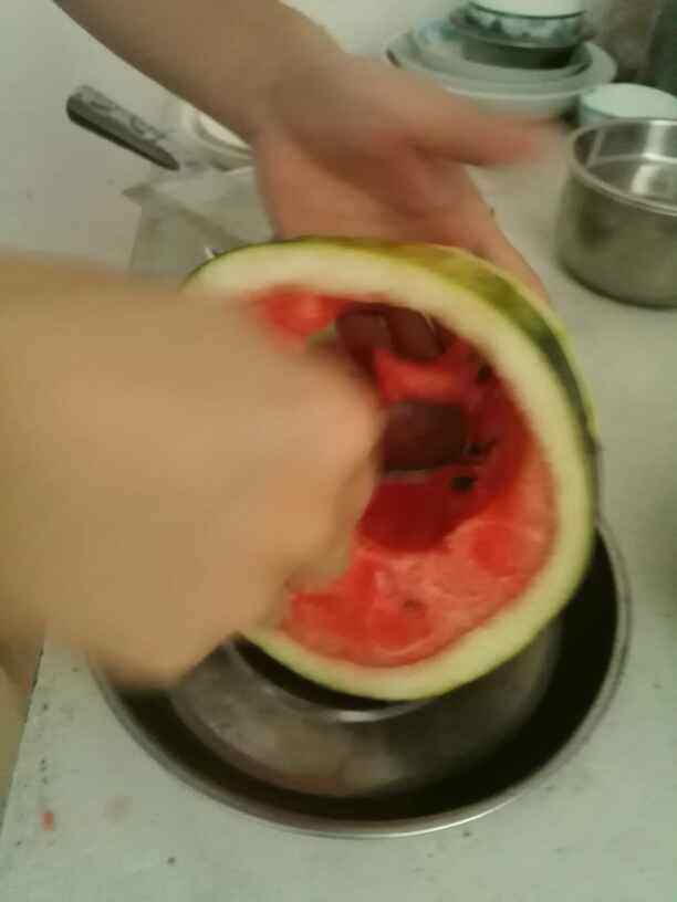 恐龙西瓜拼盘步骤5