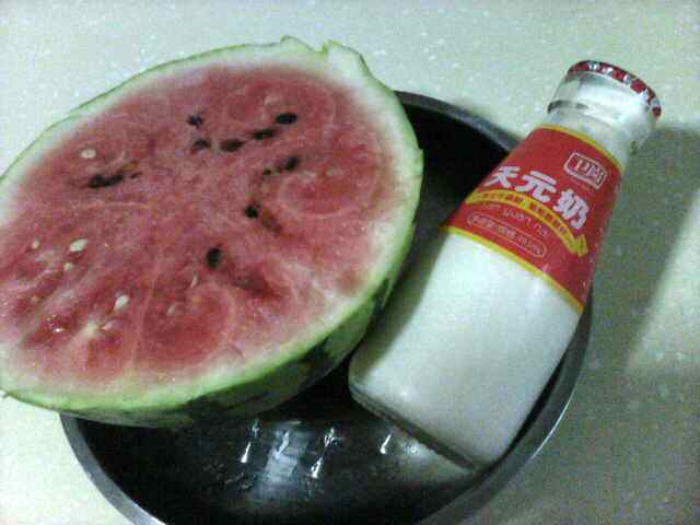 牛奶西瓜步骤1