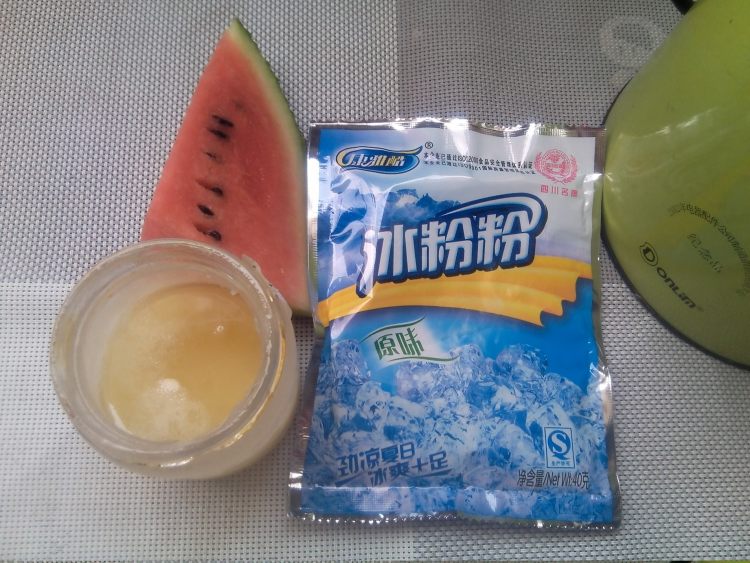 西瓜冰粉粉步骤1