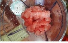 西瓜棒冰果汽步骤1